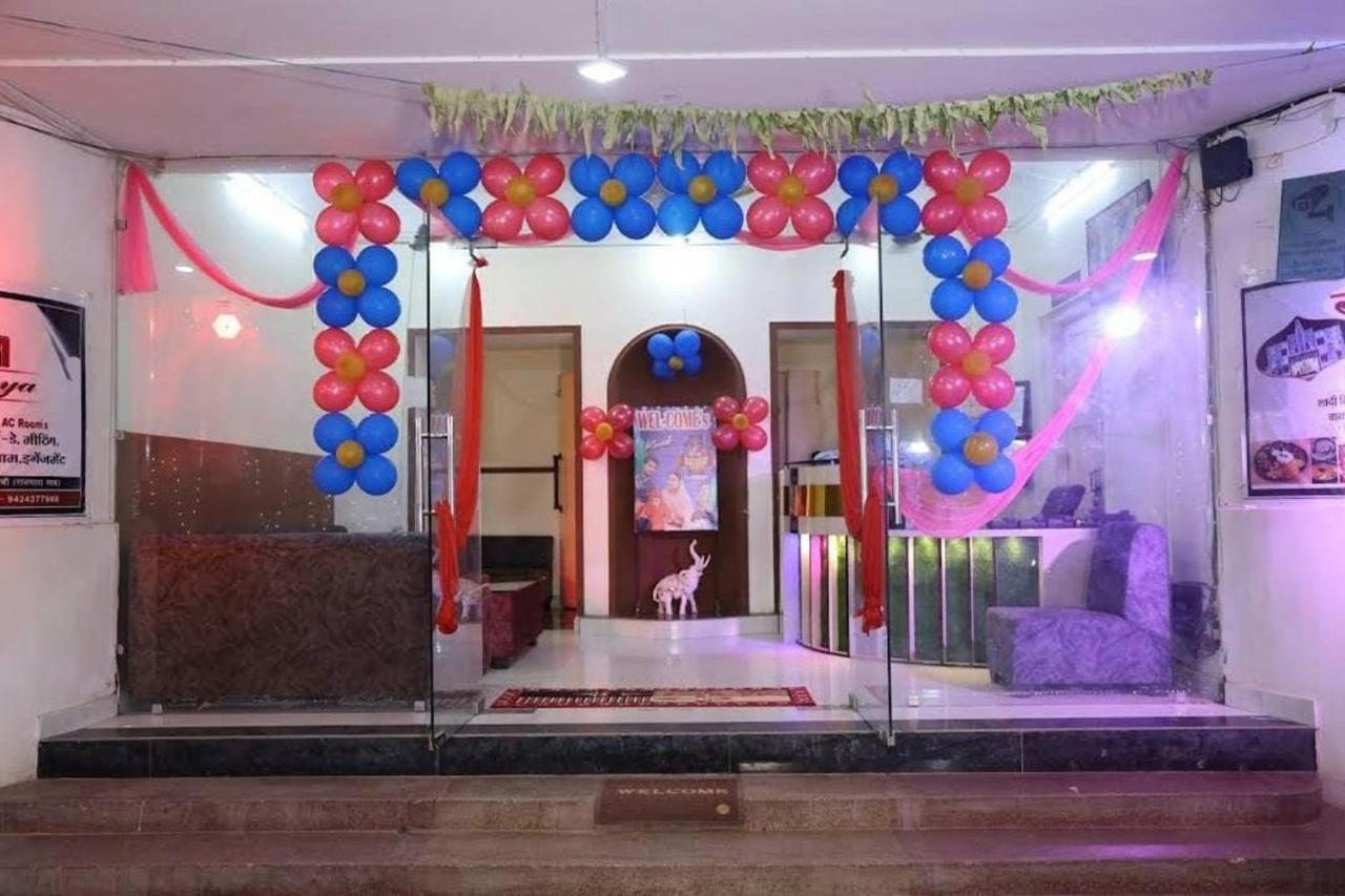 Hotel Kumkum Chhaya Panna Buitenkant foto