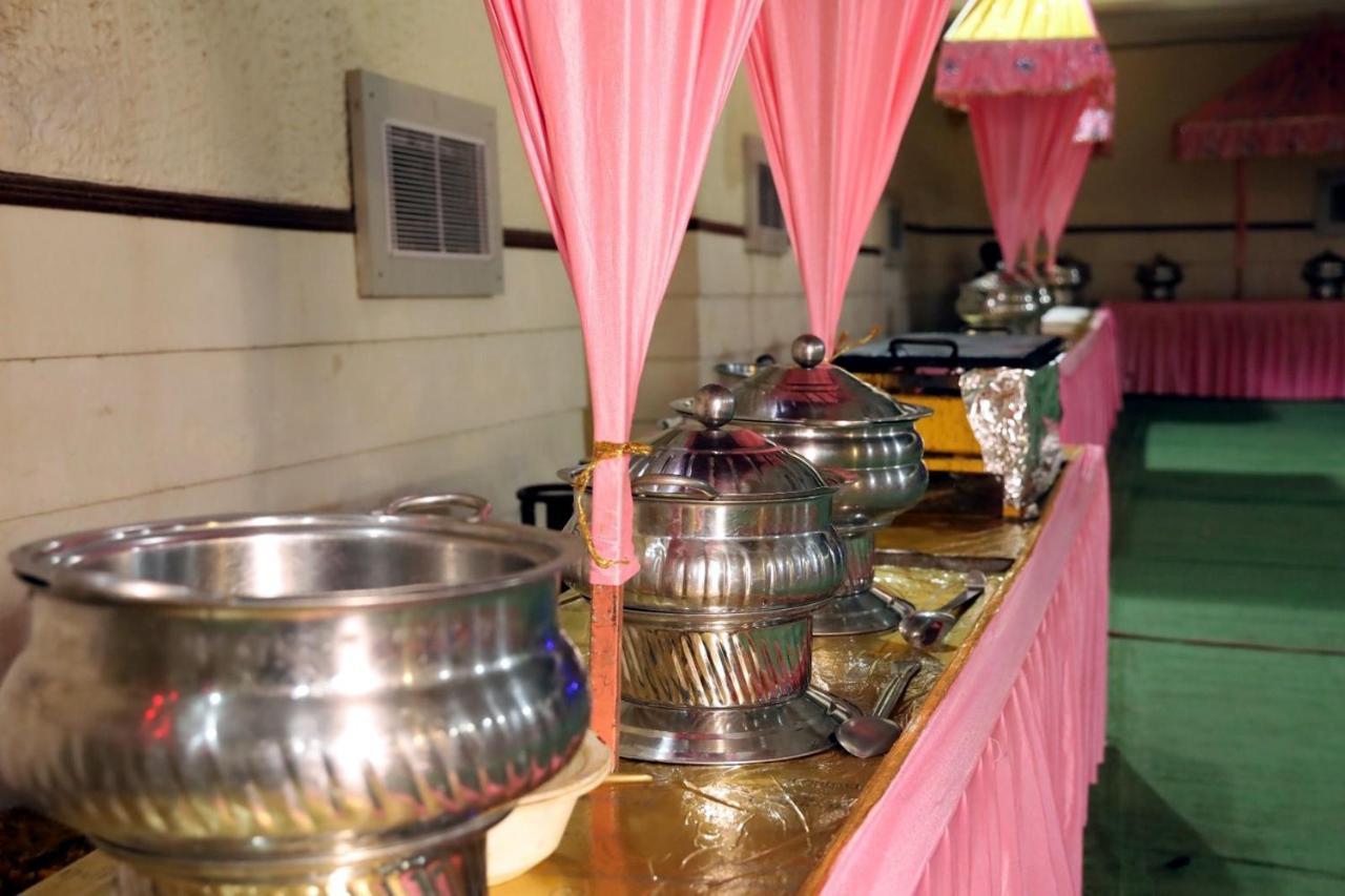 Hotel Kumkum Chhaya Panna Buitenkant foto